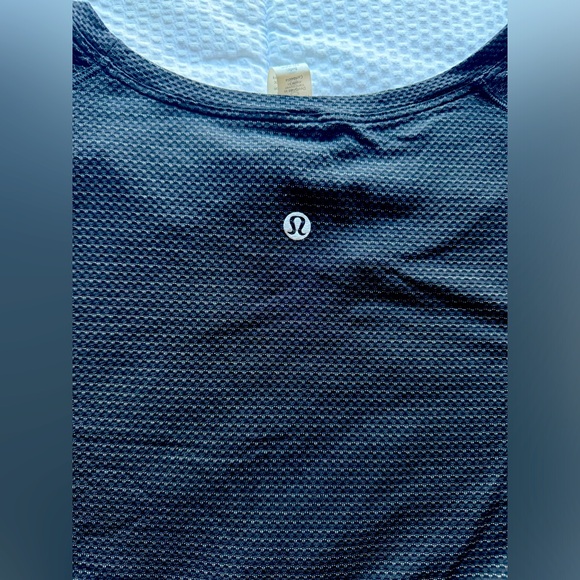 Lululemon Women Shirt 12 - Picture 4 of 4